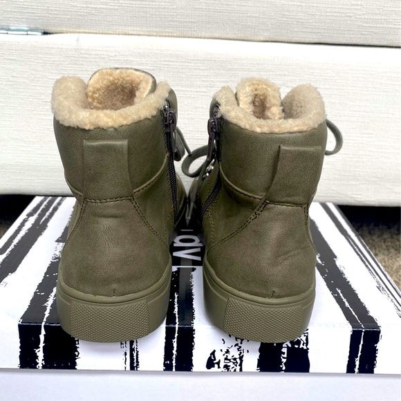 NEW DV DOLCE VITA SIZE 6.5 women’s ankle boots sherpa lined ANDY GREEN BOOTIES - Picture 4 of 5